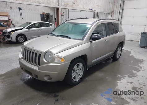 2010 Jeep Compass Sport из США, поврежденный, VIN 1J4NF1FB6AD646277